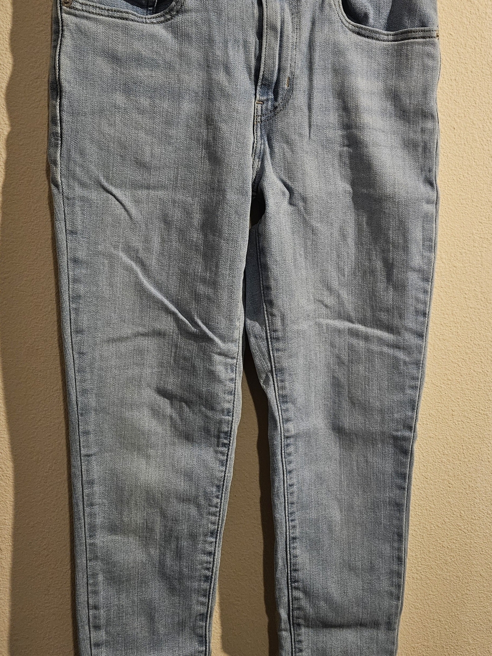 Levi's Women's Light Wash Skinny Jeans - Classic Slim Fit